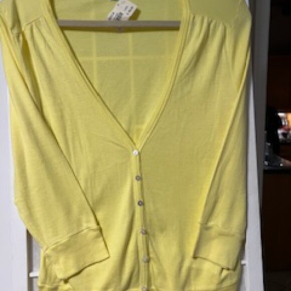 NWT Splendid Yellow V-Neck Cardigan 3/4 sleeve Size Large - Picture 2 of 7
